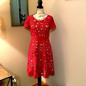 Beautiful illusion, laser cut design.  Fully lined.  Size 6.